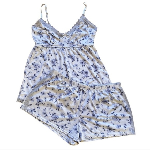 Laura Ashley Other - *NWOT* Laura Ashley Women's Large 2-Piece Floral Print Sleep Set